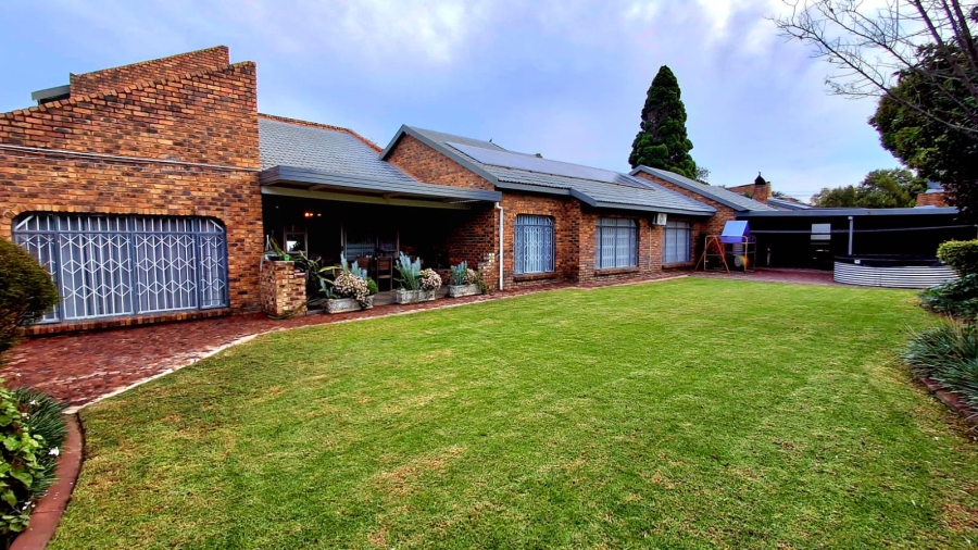 5 Bedroom Property for Sale in Vaalpark Free State